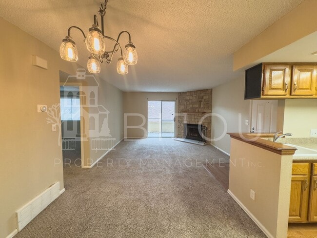 Building Photo - Beautiful 2 Bed, 2 Bath