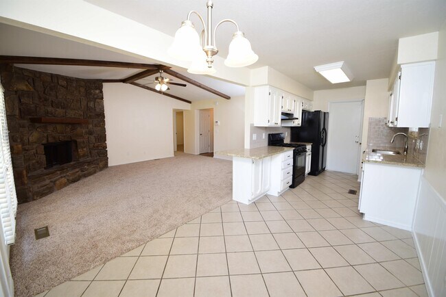 Building Photo - 1717 N Desert Palm Ave