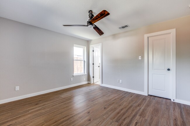 Building Photo - 1233 Mill Valley Dr