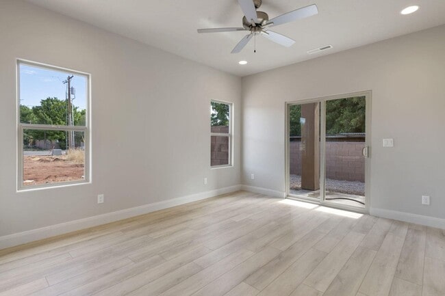 Building Photo - 174 N 100 W