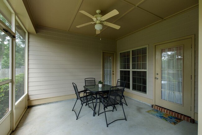 Building Photo - Spacious 4-Bedroom, 3-Bath Home with Large Screened-In Porch & Modern Features in Hahira, GA