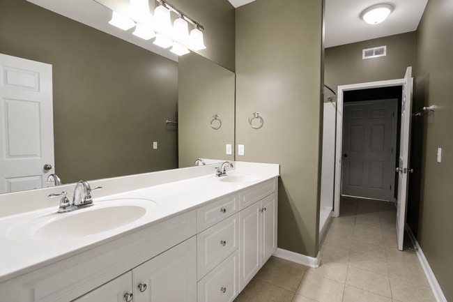 Building Photo - 899 Magnolia Ct