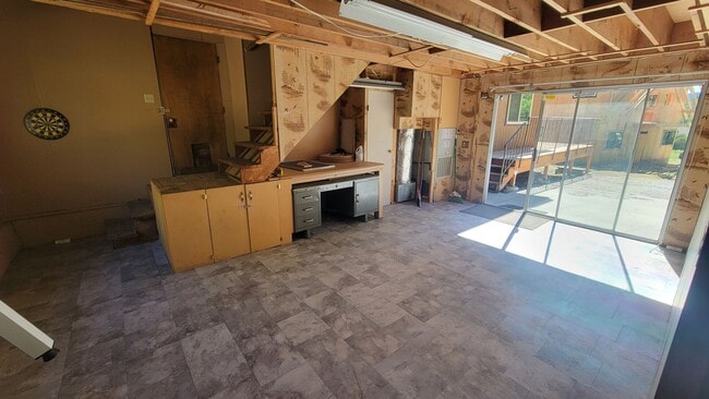 Building Photo - 4 Bedroom Mountain Home Close to Town!