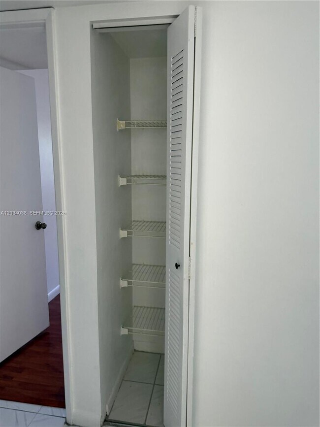 Building Photo - 9429 Fontainebleau Blvd