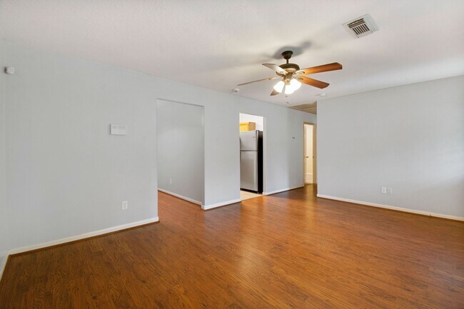 Building Photo - 10629 Royal Cavins Dr
