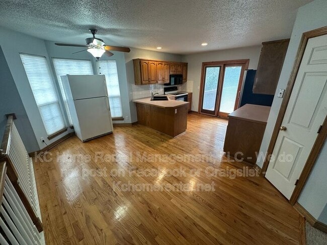 Building Photo - 15139 W 132nd St