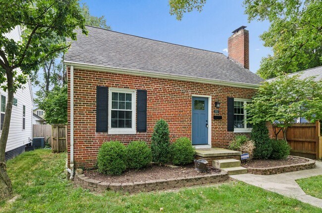 Building Photo - 557 E Royal Forest Blvd