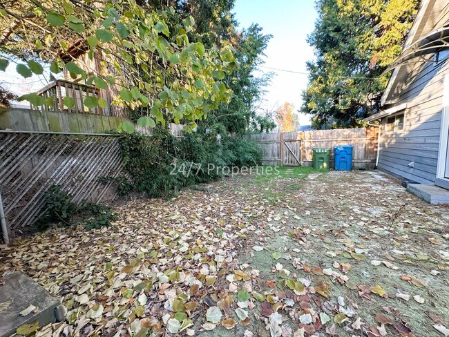 Building Photo - Charming 2 BD | 2 BA Home with A/C in Salem
