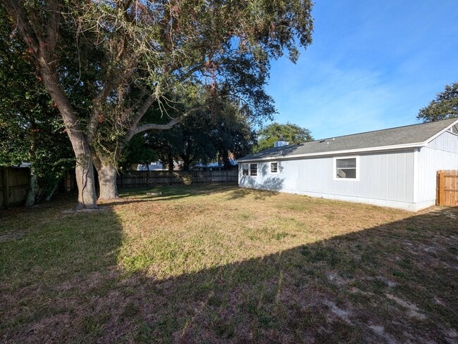 Building Photo - 35 Solar St