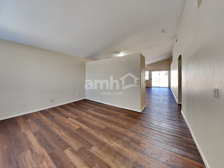 Building Photo - 8208 W Apache St