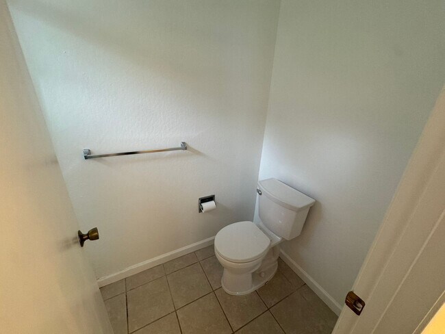 Building Photo - Spacious Hercules Home Near Parks & Schools with Large Backyard