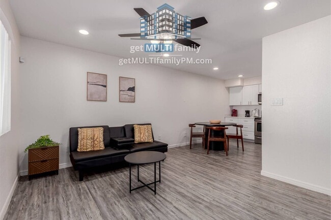 Building Photo - 515 W Pebble Beach Dr