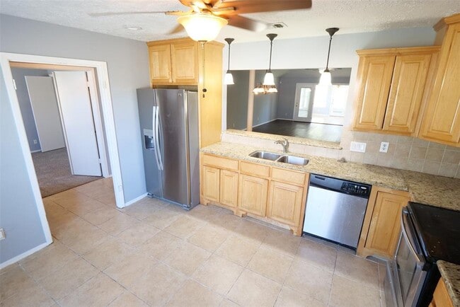 Building Photo - 16423 Quailynn Dr