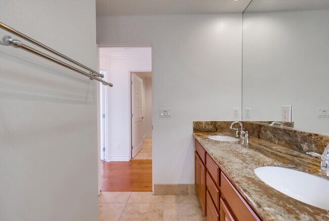 Building Photo - 1902 Marshallfield Ln