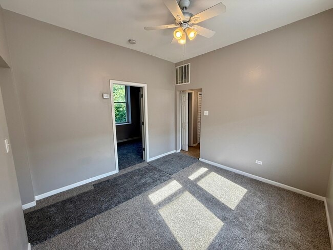Building Photo - 3512 W 12th Pl