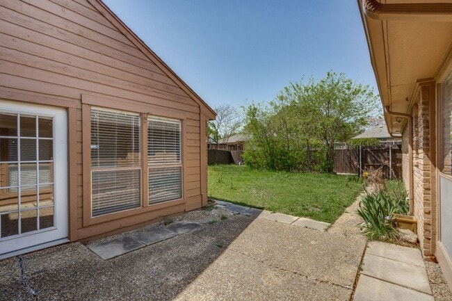Building Photo - Beautiful and bright Plano home with updates