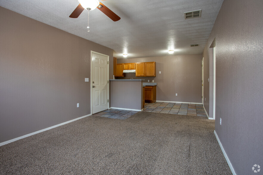 2BR, 1BA - 815SF - Colony Mesa Apartments