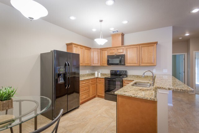 Building Photo - Beautiful duplex with granite countertops ...