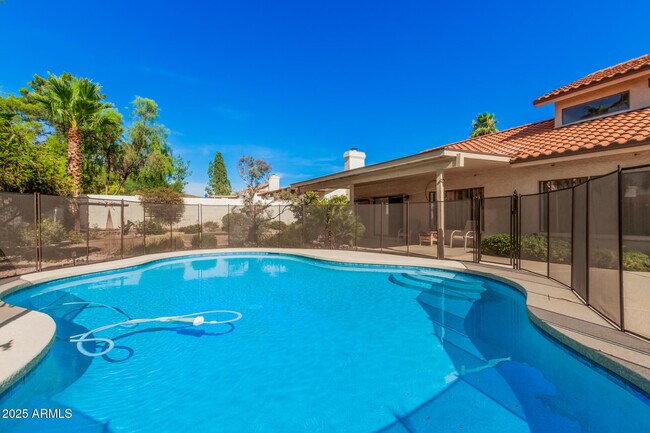 Building Photo - 816 E Forest Hills Dr