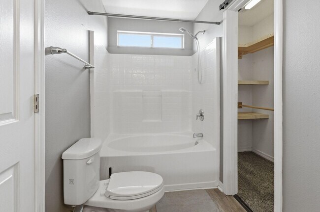 Building Photo - 122 Nivana Dr