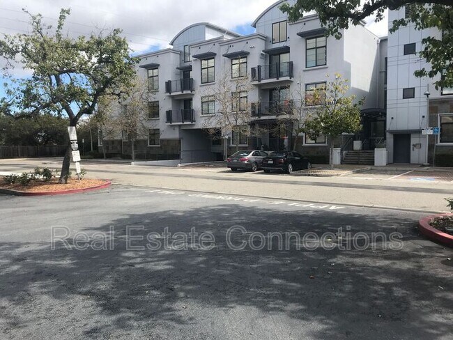 Primary Photo - 10745 N De Anza Blvd