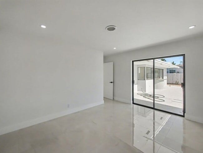 Building Photo - 1940 NW 32nd St