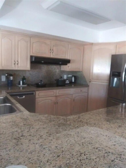 Building Photo - 8888 La Jolla Scenic Dr N
