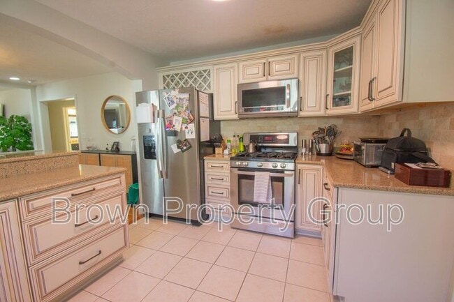 Building Photo - 205 Bethune St