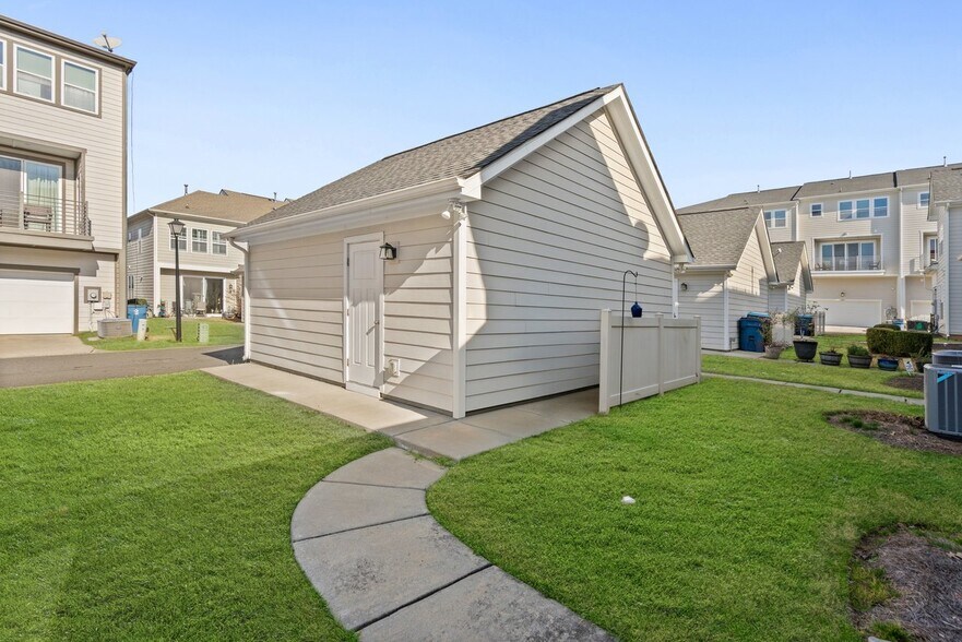 Building Photo - 1616 Pat Garrett St