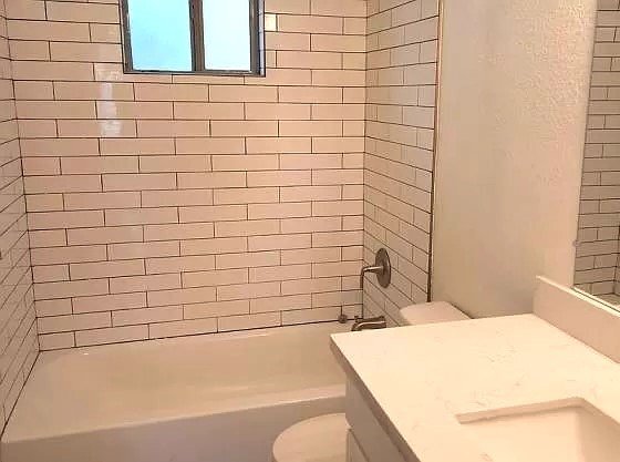 Building Photo - STUNNING 2 BEDROOMS AND 1 BATHROOM UNIT FOR LEASE
