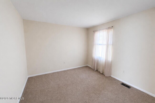 Building Photo - 16 Pin Oak Ln