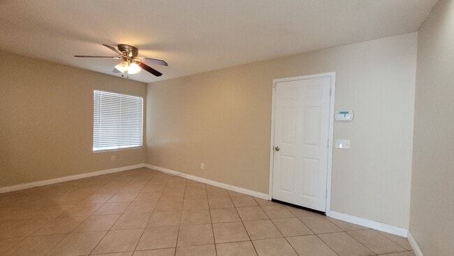 Building Photo - Popular Escondido Single Story 3 Bedroom Home!