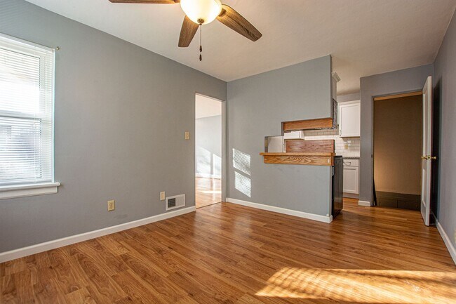 Building Photo - 62-63 Country Club Rd.