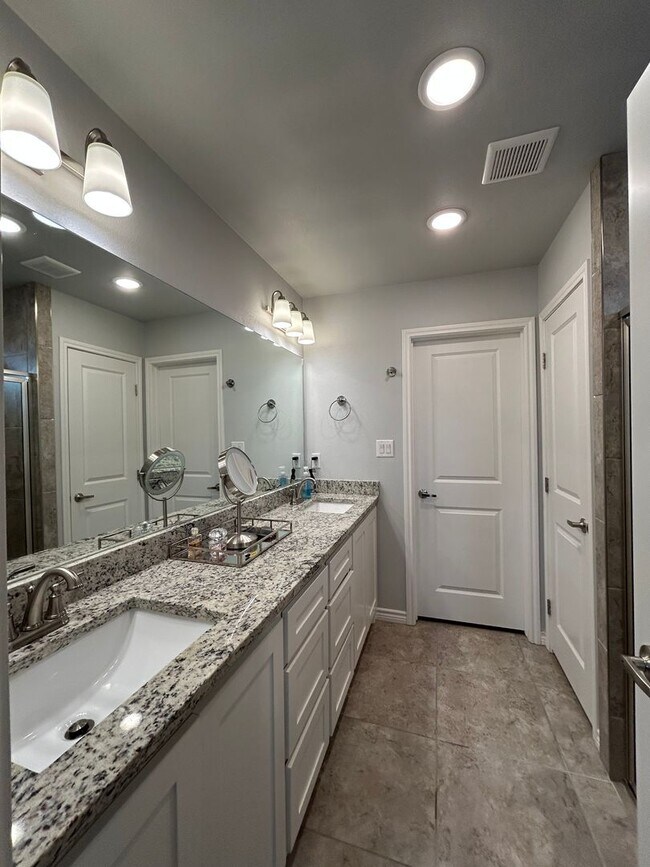 Building Photo - 2032 Twin Falls Dr