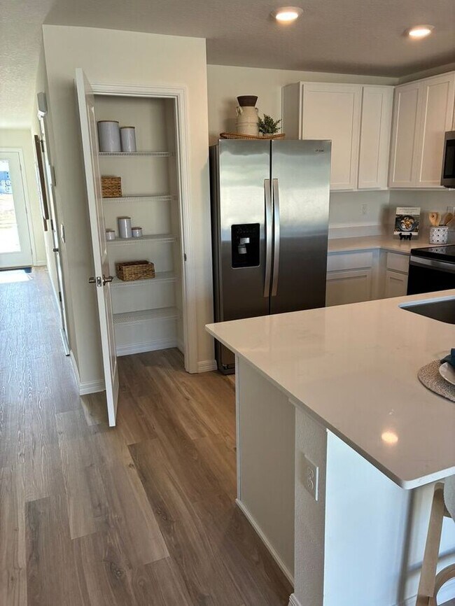 Building Photo - 3 Bedroom, 2.5 Bath Townhome