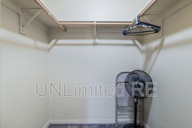 Building Photo - 1385 W University Ave