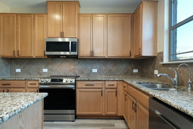 Building Photo - 1244 Yellow Iris Rd