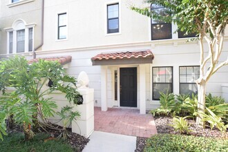 Building Photo - Gorgeous 4 Bed 3.5 Bath Townhouse for Rent...