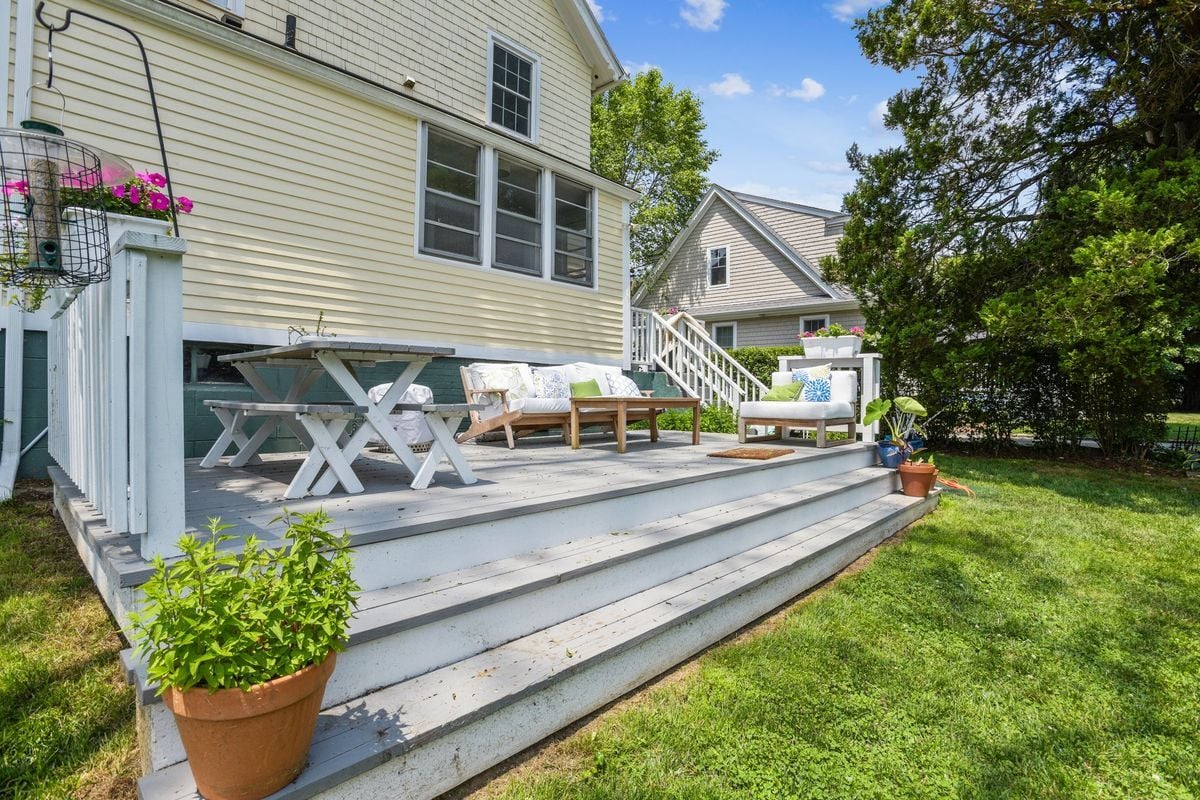 Building Photo - 42 Warren Ave