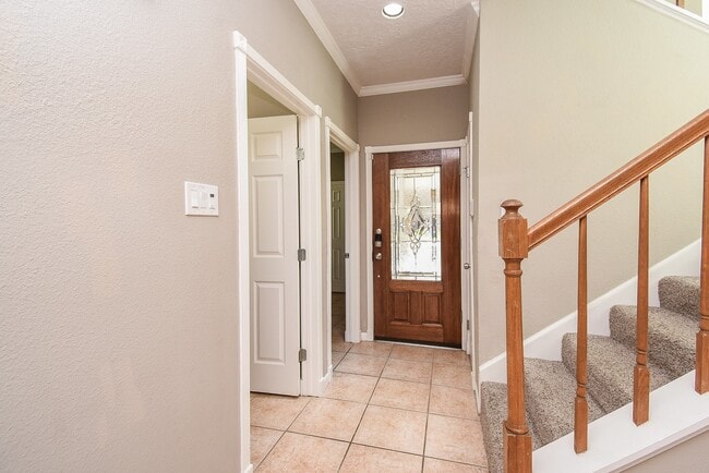 Building Photo - 9400 Doliver Dr