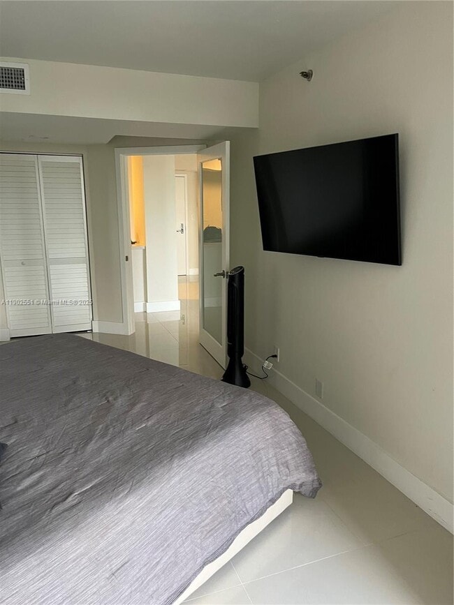 Building Photo - 3600 Mystic Pointe Dr