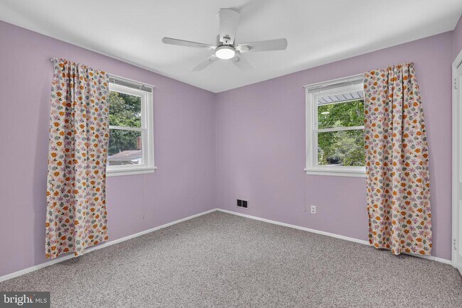 Building Photo - 7027 Jefferson Ave