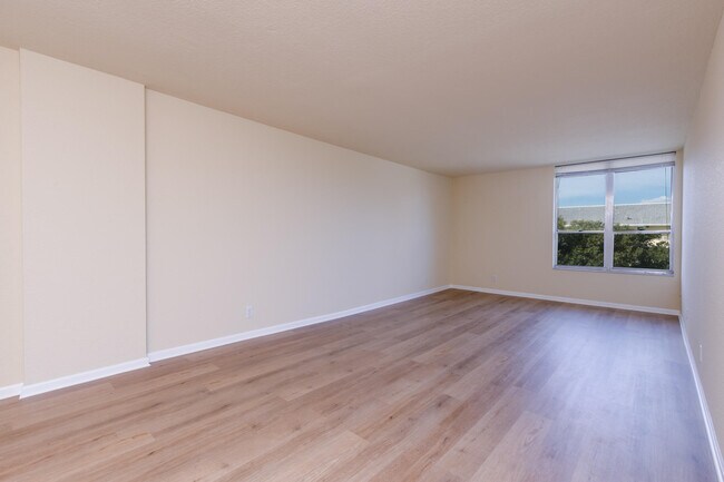 Building Photo - 1000 Spanish River Rd