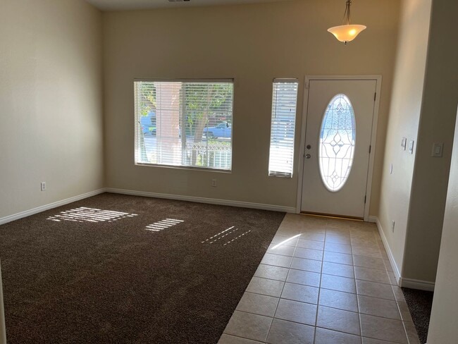 Building Photo - SW home with a pool! MOVE IN SPECIAL