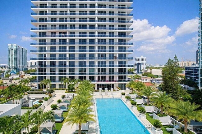 Building Photo - 600 NE 27th St