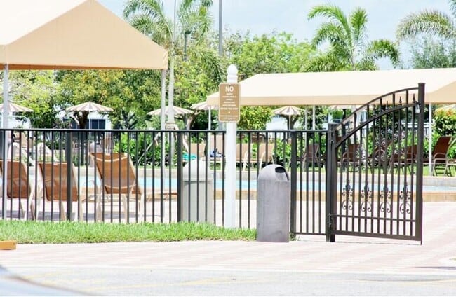 Building Photo - 259 Sheffield K