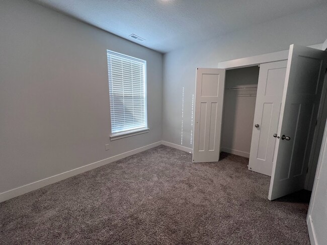 Building Photo - 338 W 410 N St