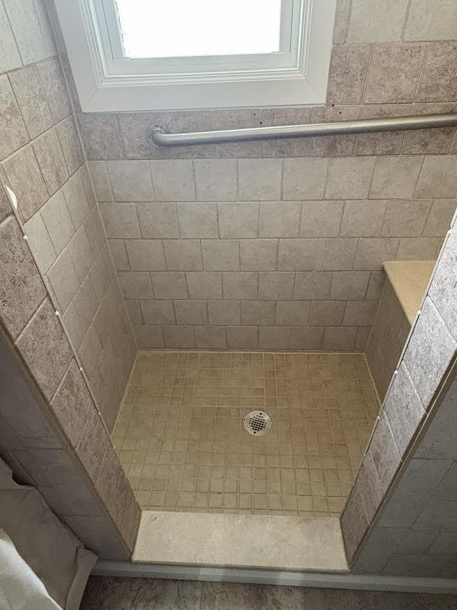 Shared Bathroom - 114 Greenway Blvd