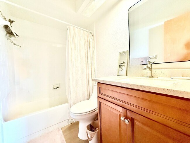 Building Photo - Moss Pointe 3Bedrooms/2.5Bath-home with great room fireplace!