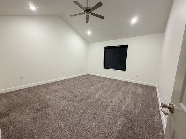 Building Photo - 237 E 960 N